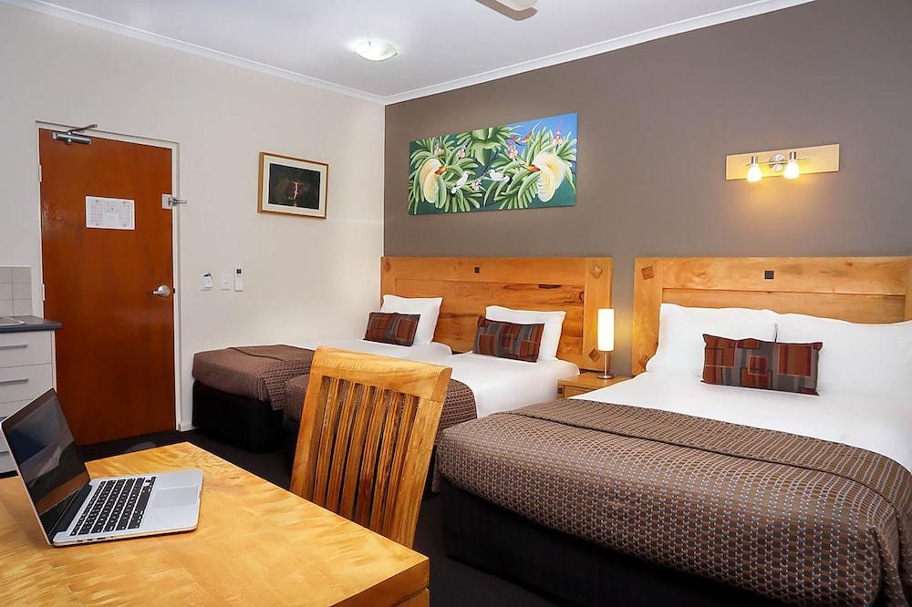 Quality Hotel Darwin Airport Екстер'єр фото A typical motel room