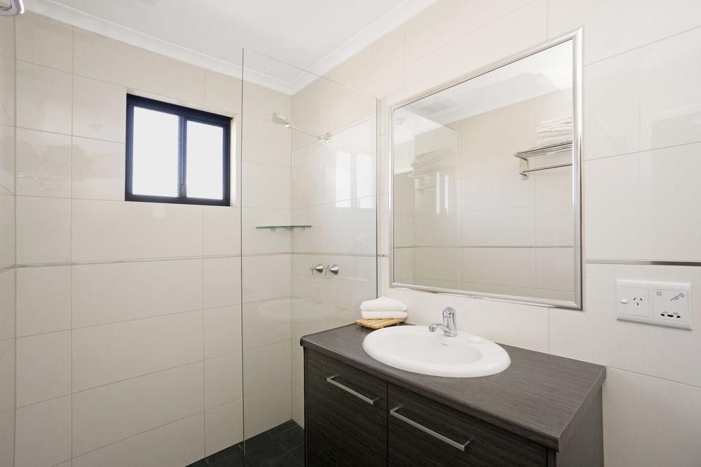 Quality Hotel Darwin Airport Екстер'єр фото Bathroom