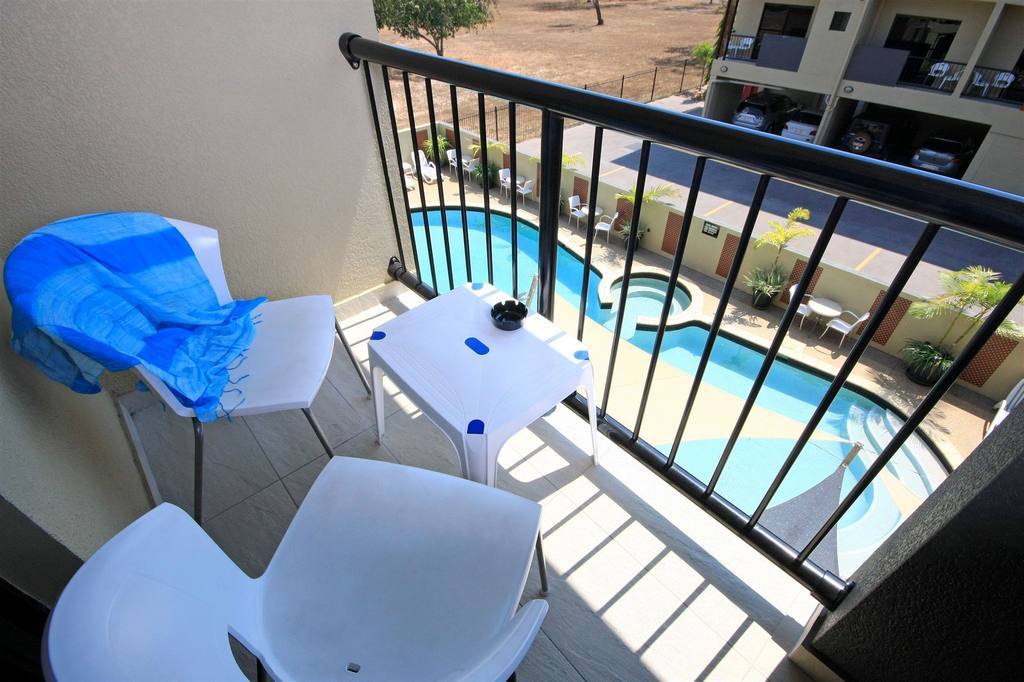 Quality Hotel Darwin Airport Номер фото Balcony with pool view