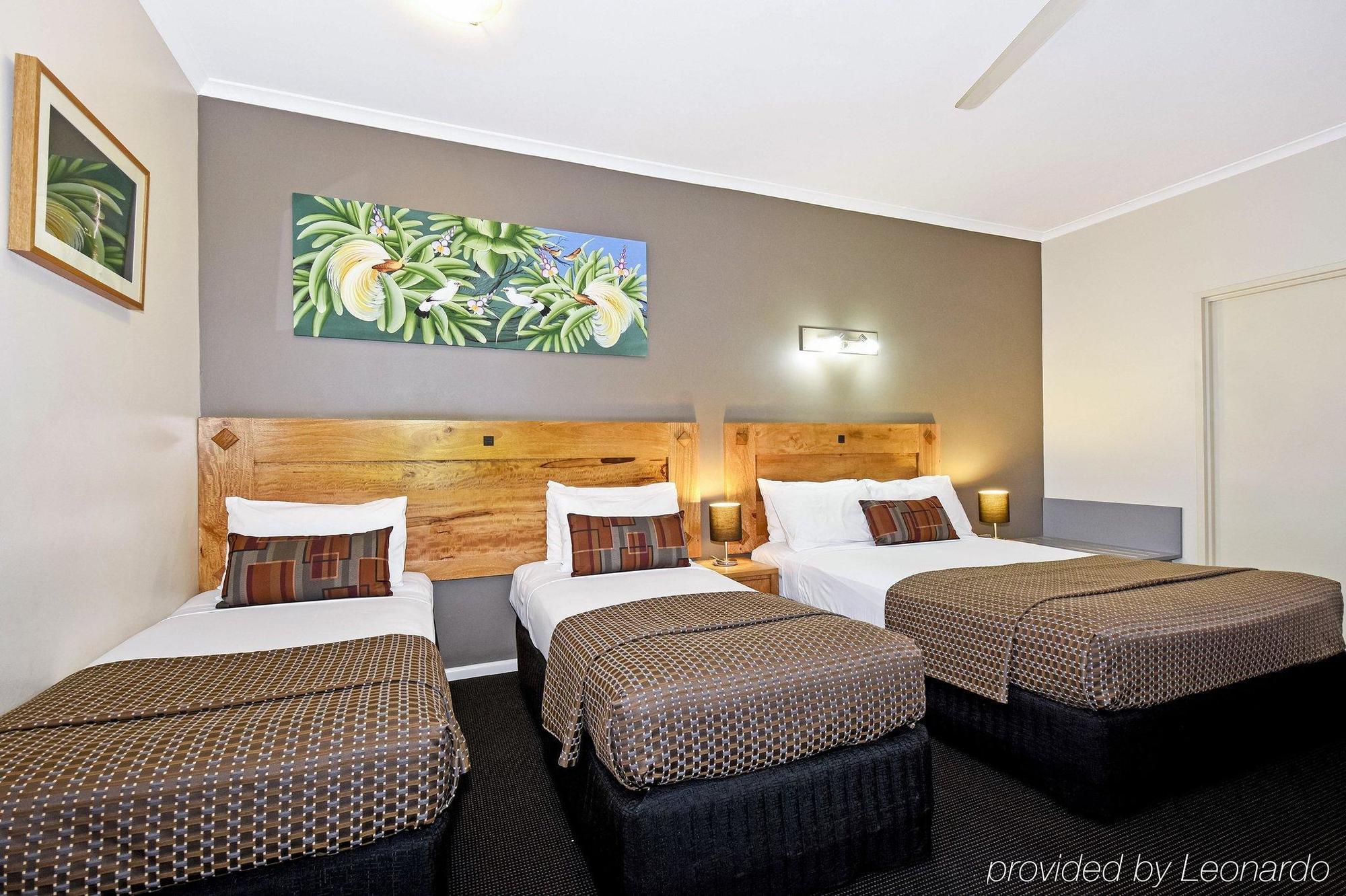 Quality Hotel Darwin Airport Екстер'єр фото A room at the hotel
