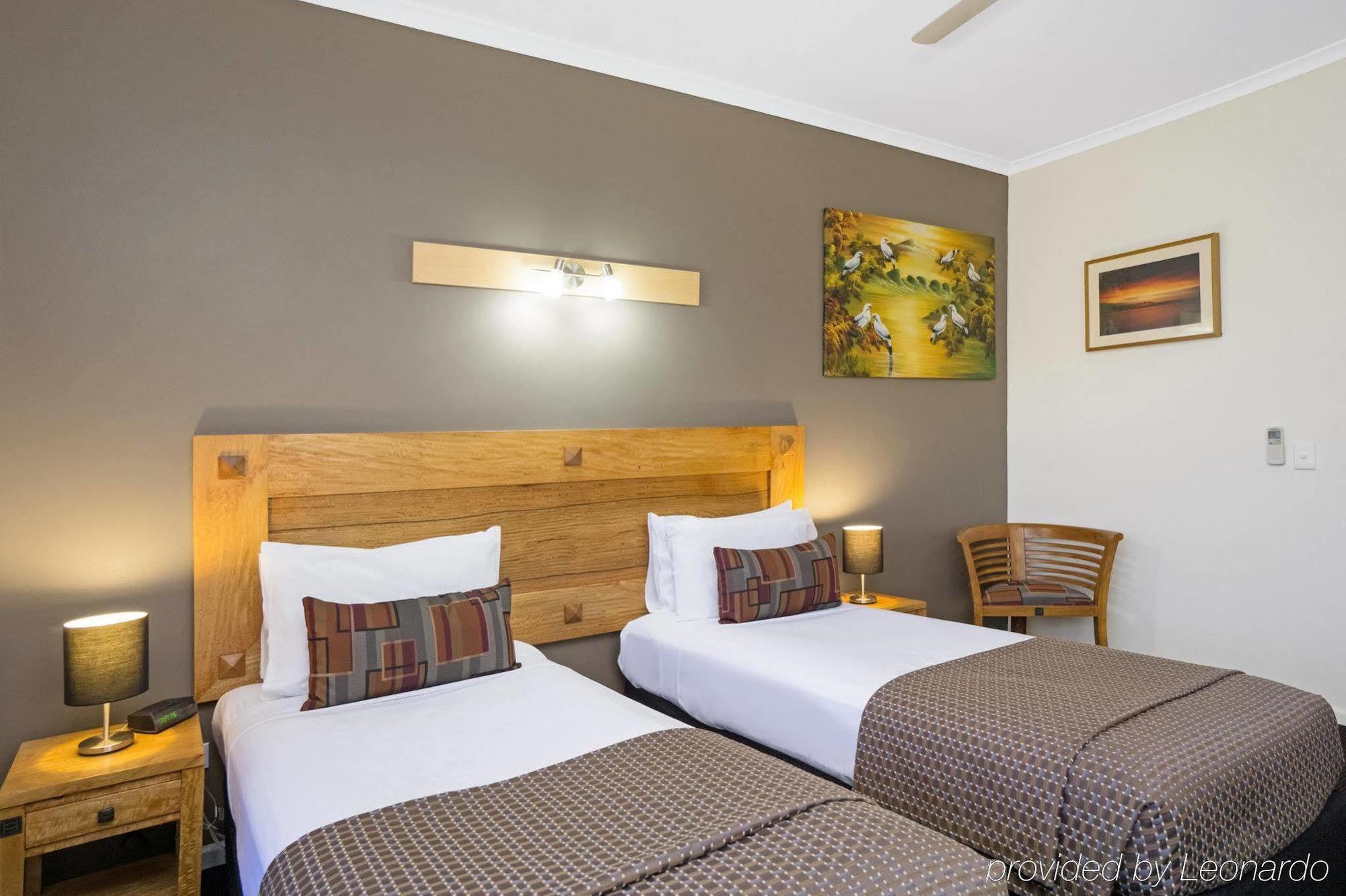 Quality Hotel Darwin Airport Екстер'єр фото A room at the hotel