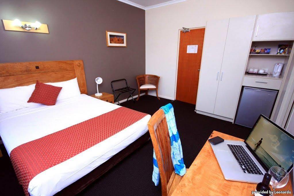 Quality Hotel Darwin Airport Екстер'єр фото A room at the hotel